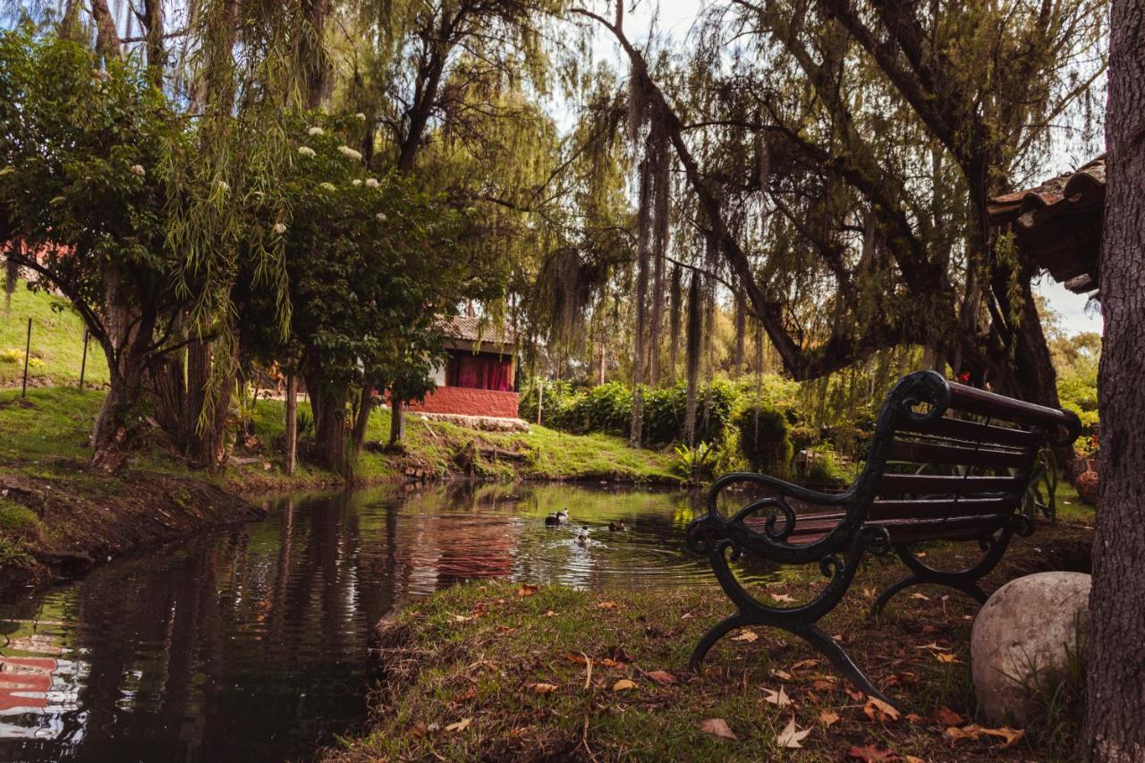 Hotel Y Centro De Convenciones Pueblito De Yerbabuena Paraiso Natural Chía エクステリア 写真