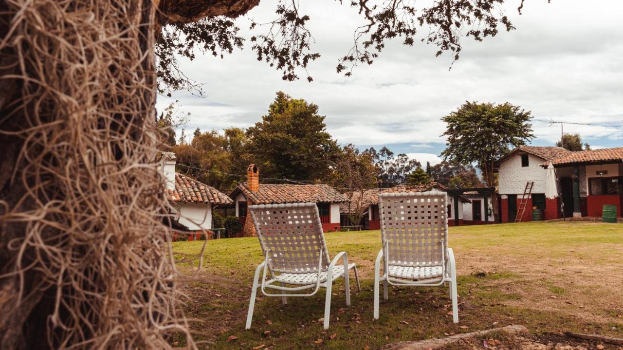 Hotel Y Centro De Convenciones Pueblito De Yerbabuena Paraiso Natural Chía エクステリア 写真