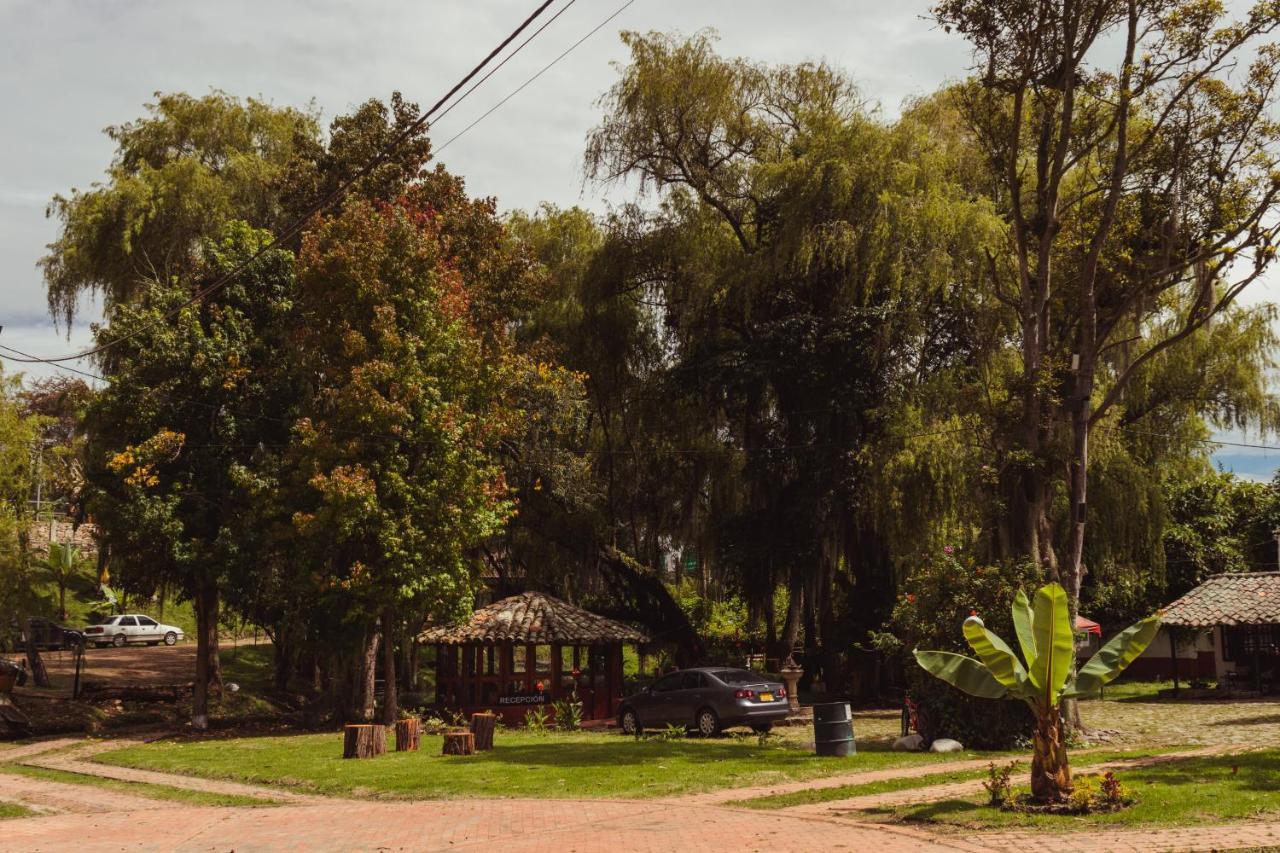 Hotel Y Centro De Convenciones Pueblito De Yerbabuena Paraiso Natural Chía エクステリア 写真
