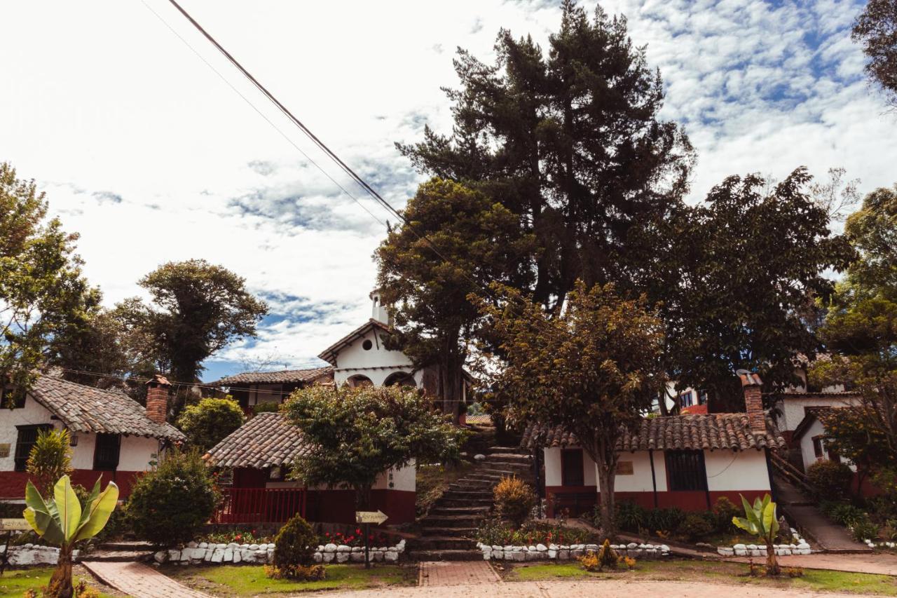 Hotel Y Centro De Convenciones Pueblito De Yerbabuena Paraiso Natural Chía エクステリア 写真