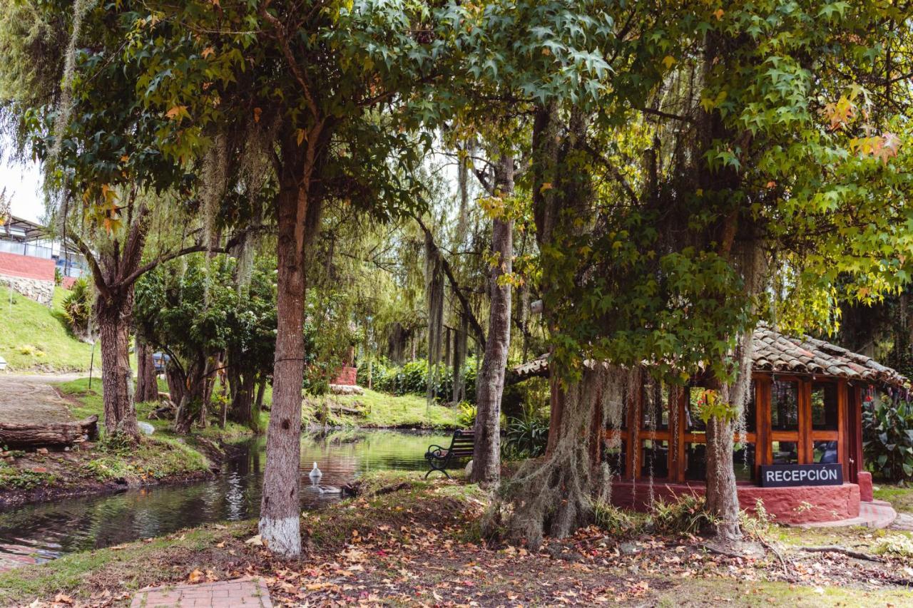 Hotel Y Centro De Convenciones Pueblito De Yerbabuena Paraiso Natural Chía エクステリア 写真